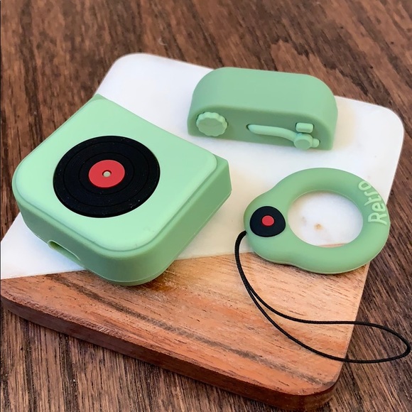 Retro Record Player AirPod Case - Picture 4 of 5